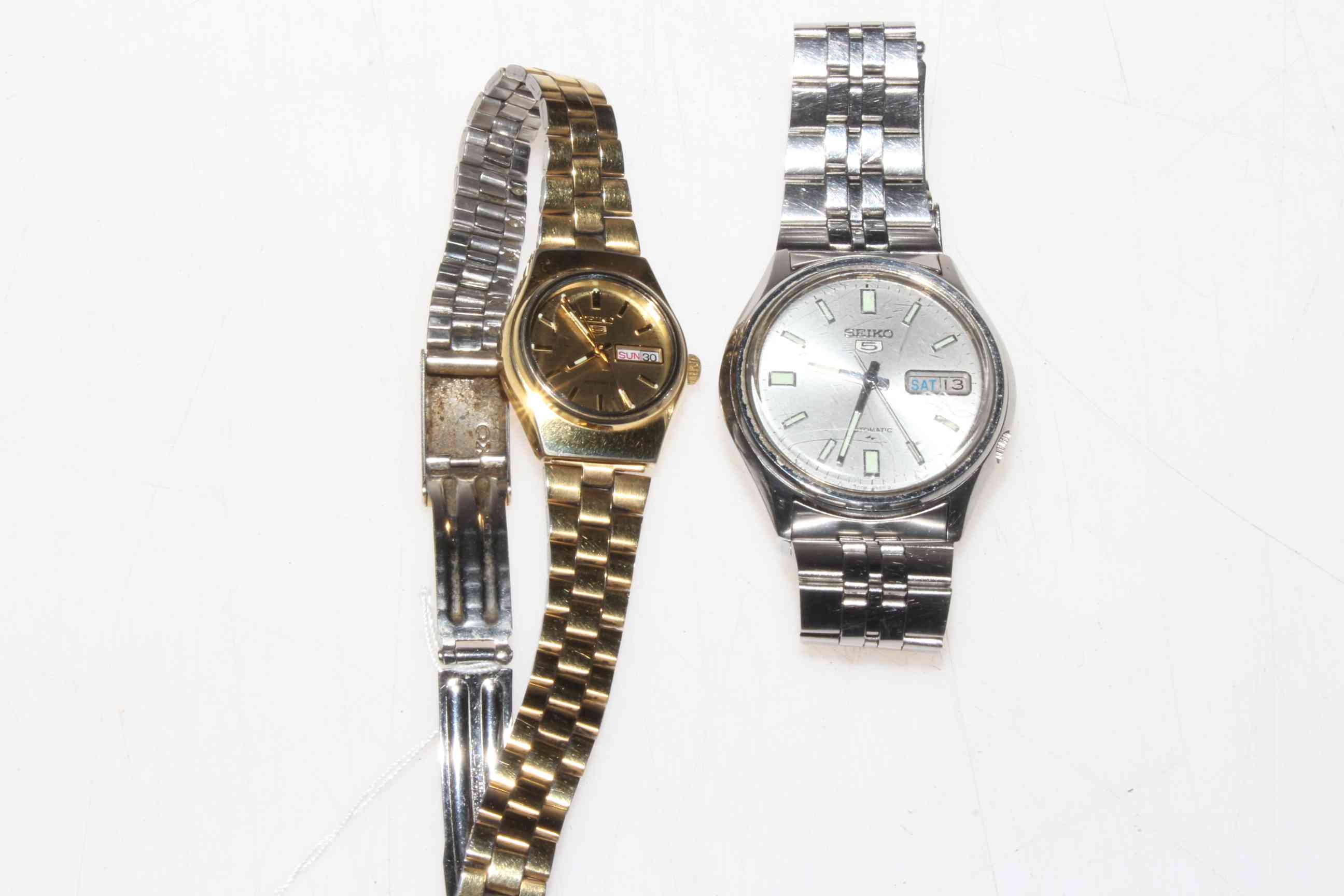Two Seiko ladies and gents wristwatches.