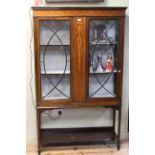 Edwardian inlaid mahogany display cabinet, 106cm wide.