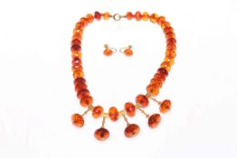 Late Victorian faceted amber colour bead necklace with gilt drops,