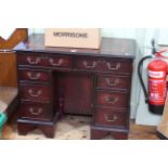 Reproduction mahogany kneehole desk, 91cm wide.