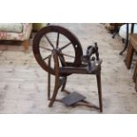 Vintage wooden spinning wheel, 86cm by 73cm.