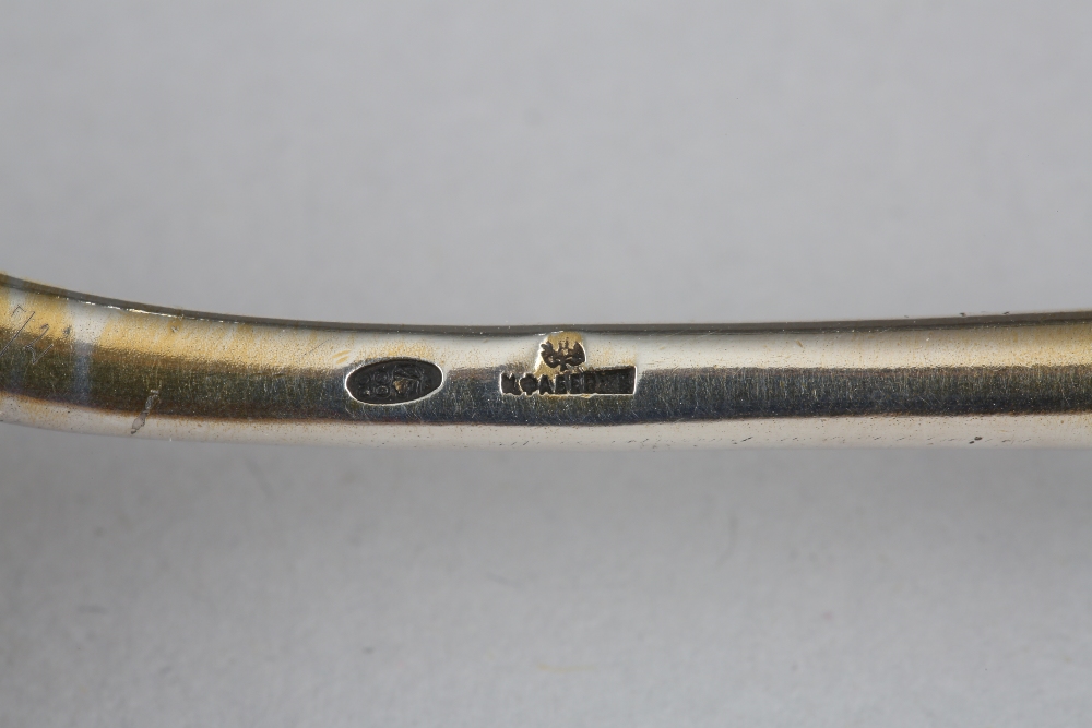 Faberge Russian silver gilt and enamel spoon, decorated with stylised flowers, 17cm long - Bild 6 aus 9