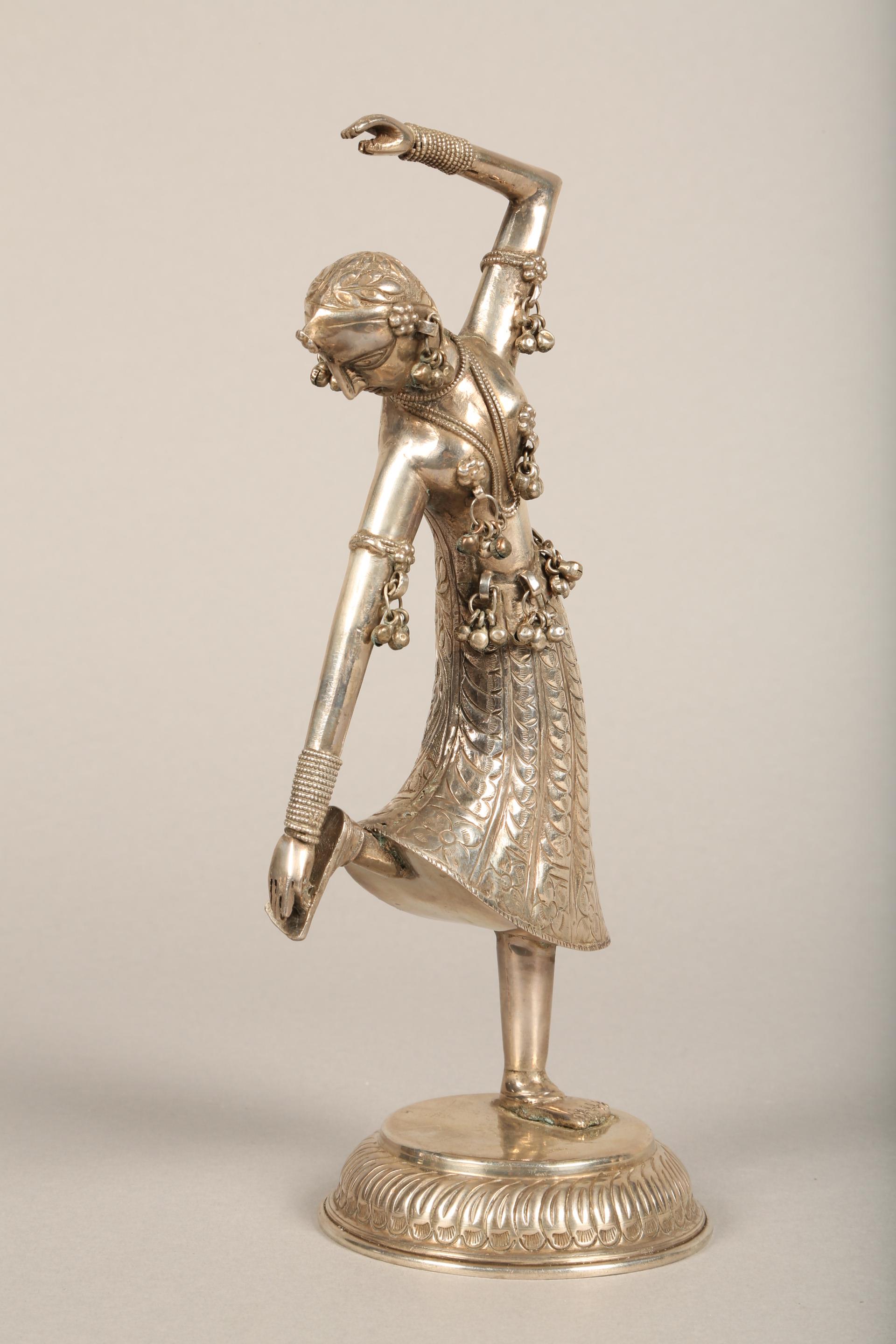 Indian silver figure of a dancing girl, (marked silver to base) circ 1920's. 26cm high - Bild 2 aus 5