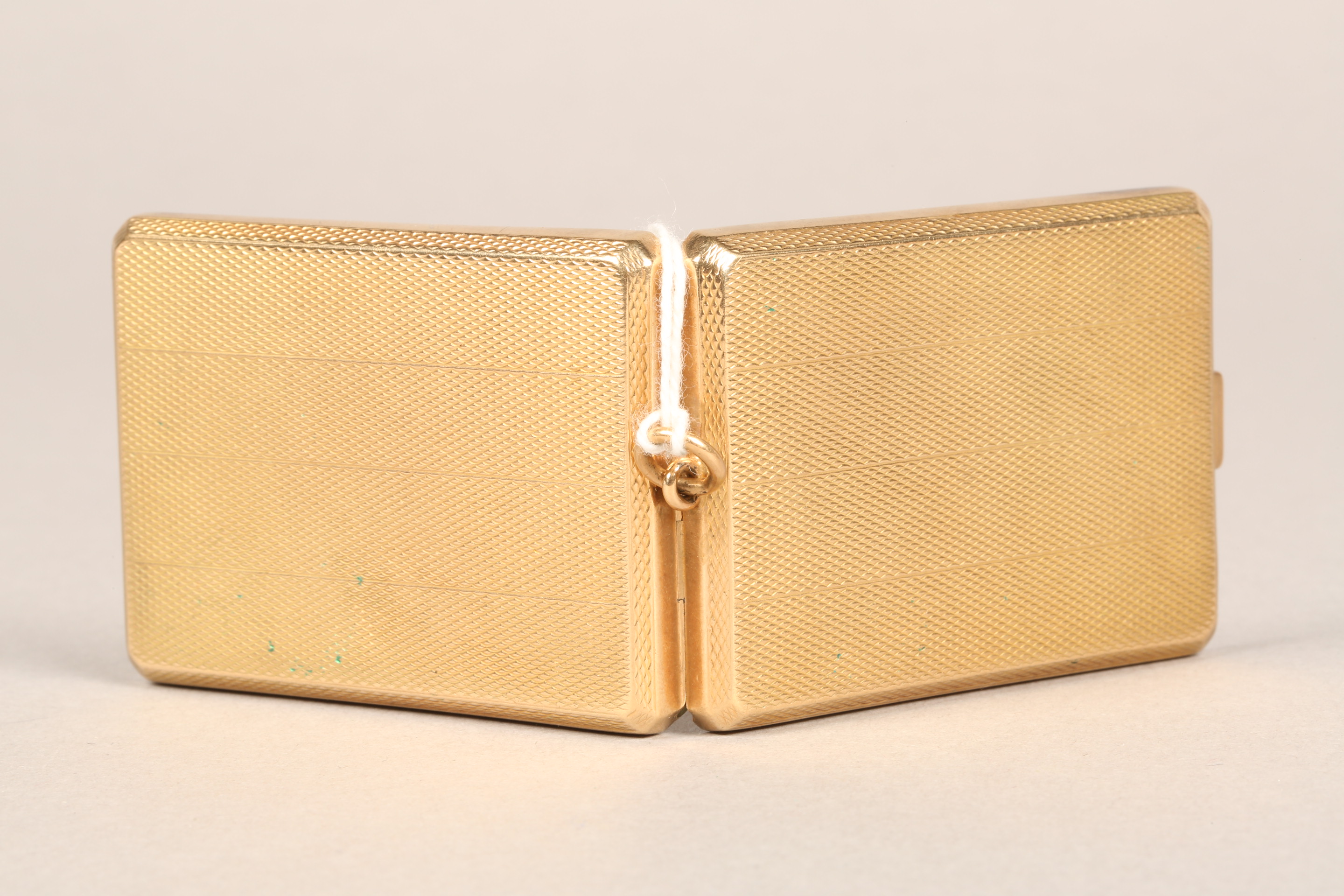 9 carat gold vesta case, rectangular shape with engine turned decoration and thumb ring attachment - Bild 3 aus 5