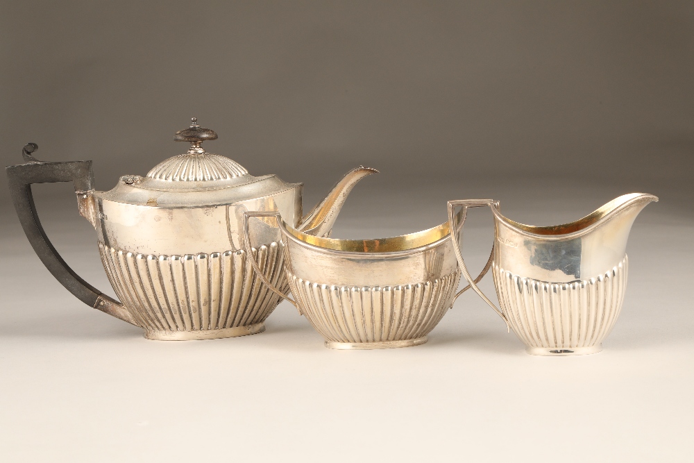 Edwardian three piece silver tea service, assay marked Sheffield 1903. Total weight 706g