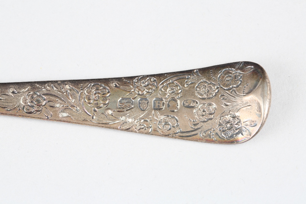 Pair of George III silver berry spoons, Assay marked London 1803, maker W.S. 129g - Bild 3 aus 3