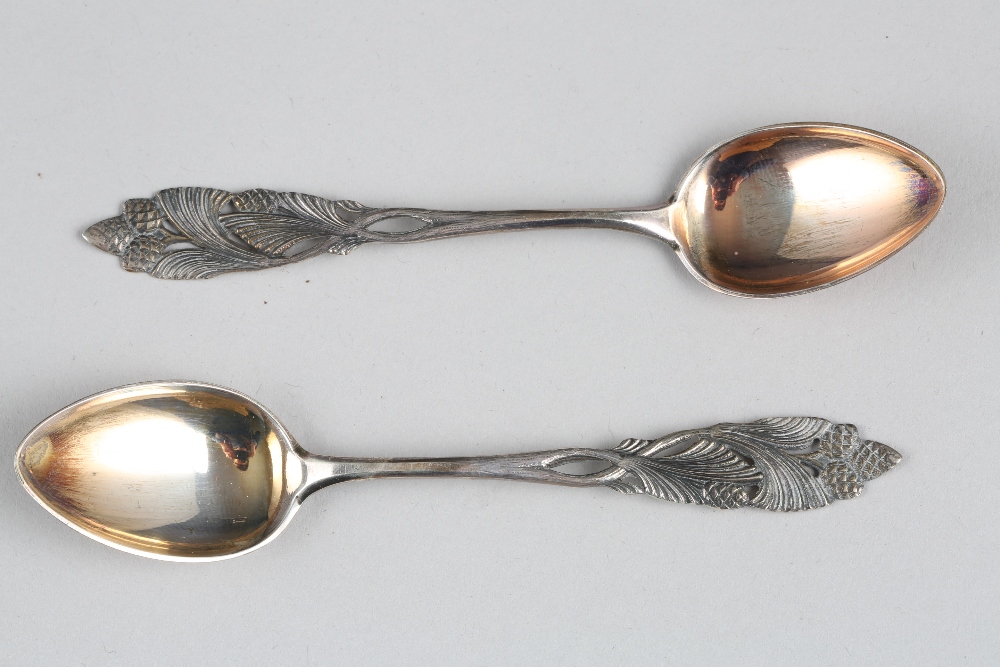 Boxed set of six Finland 813H silver tea spoons, handles pierced in the form of pine branches with - Bild 3 aus 3