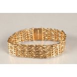 Ladies 18 carat gold gate bracelet. Total 56g