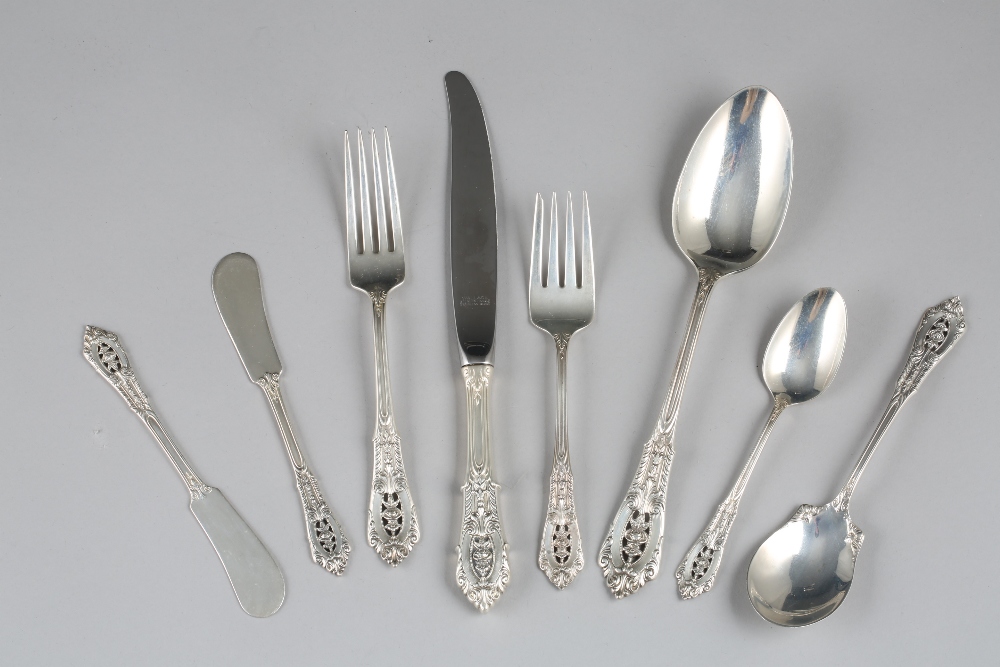 Modern American 78 piece canteen of Wallace Sterling cutlery, weight (excluding knives) 1967g - Bild 2 aus 2