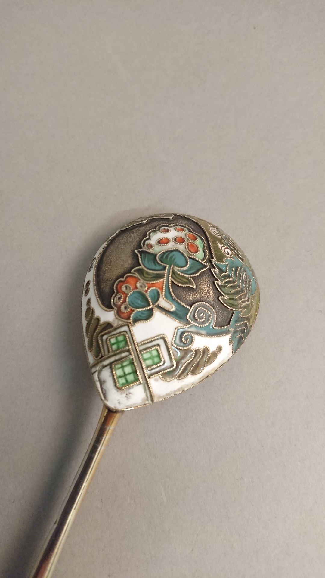 Faberge Russian silver gilt and enamel spoon, decorated with stylised flowers, 17cm long - Bild 7 aus 9