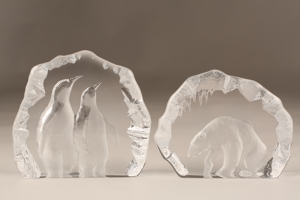 Six large Swedish glass wildlife paper weights by Mats Jonasson, including; Polar Bear 15cm long - Image 2 of 3