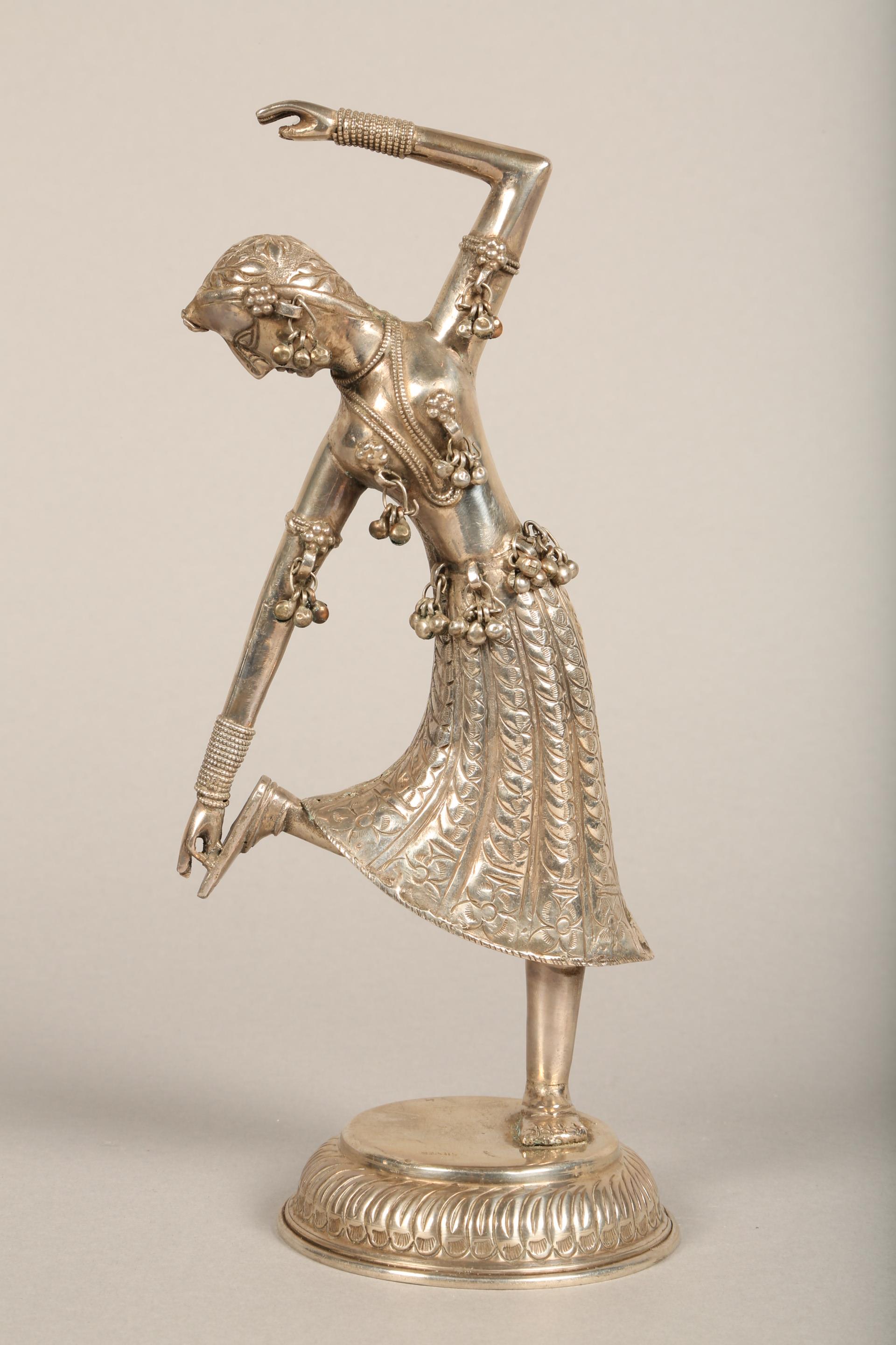 Indian silver figure of a dancing girl, (marked silver to base) circ 1920's. 26cm high - Bild 5 aus 5