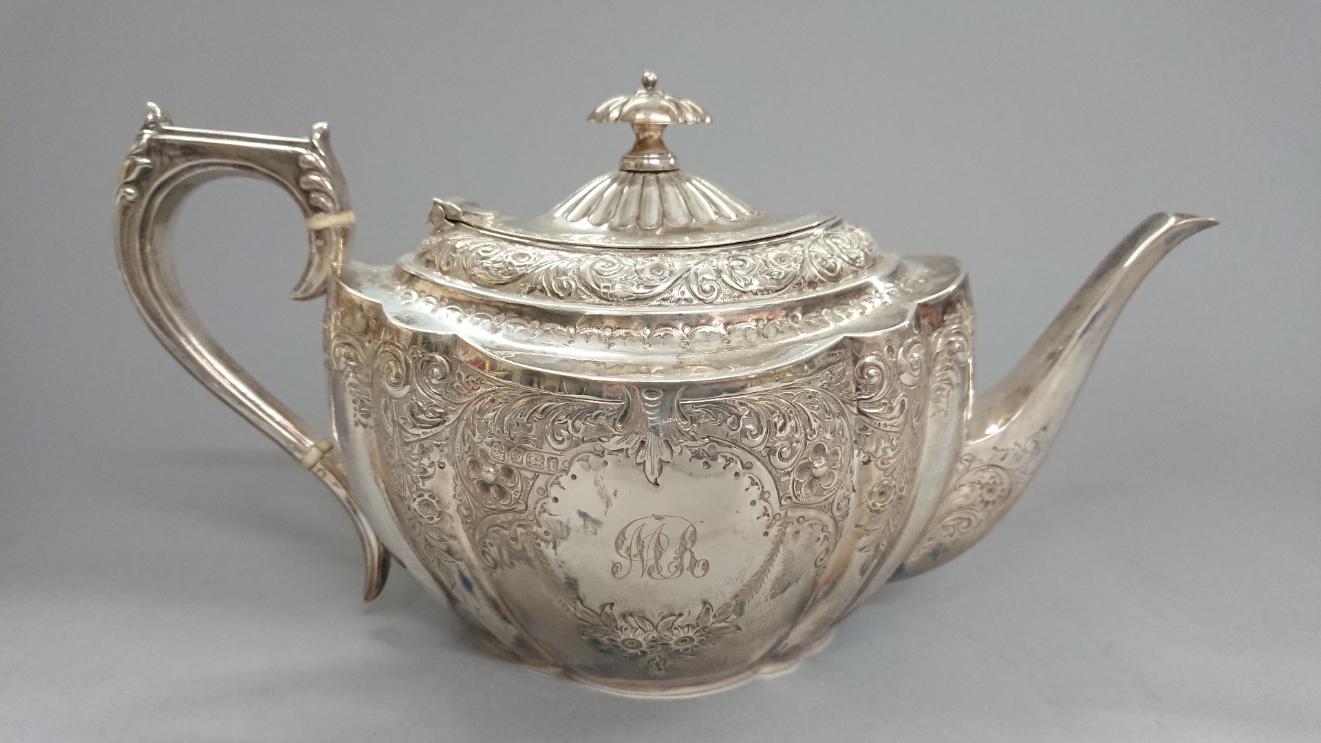 Victorian three piece silver tea service, with embossed scroll decoration, engraved monogram, - Bild 7 aus 9