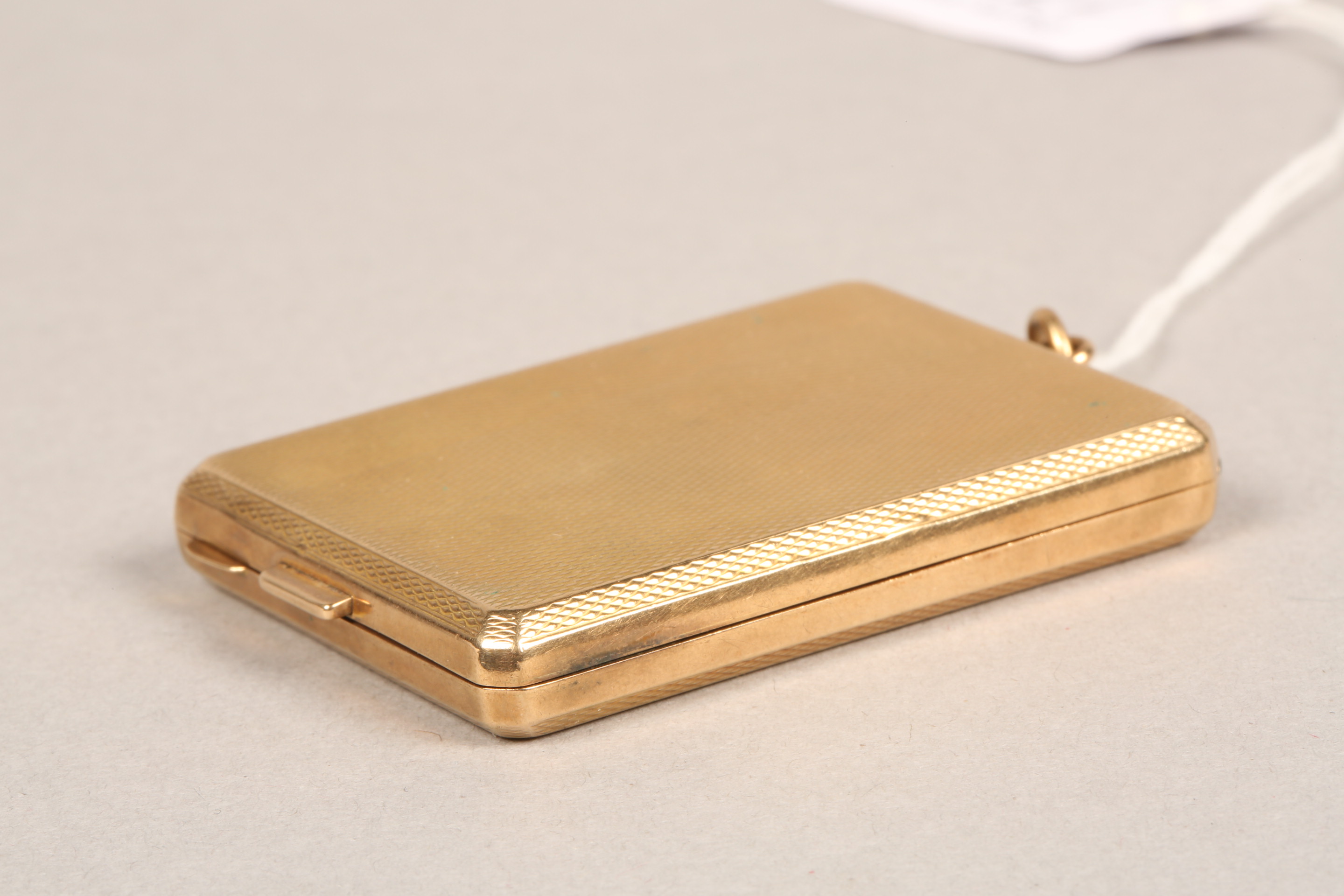 9 carat gold vesta case, rectangular shape with engine turned decoration and thumb ring attachment - Bild 5 aus 5