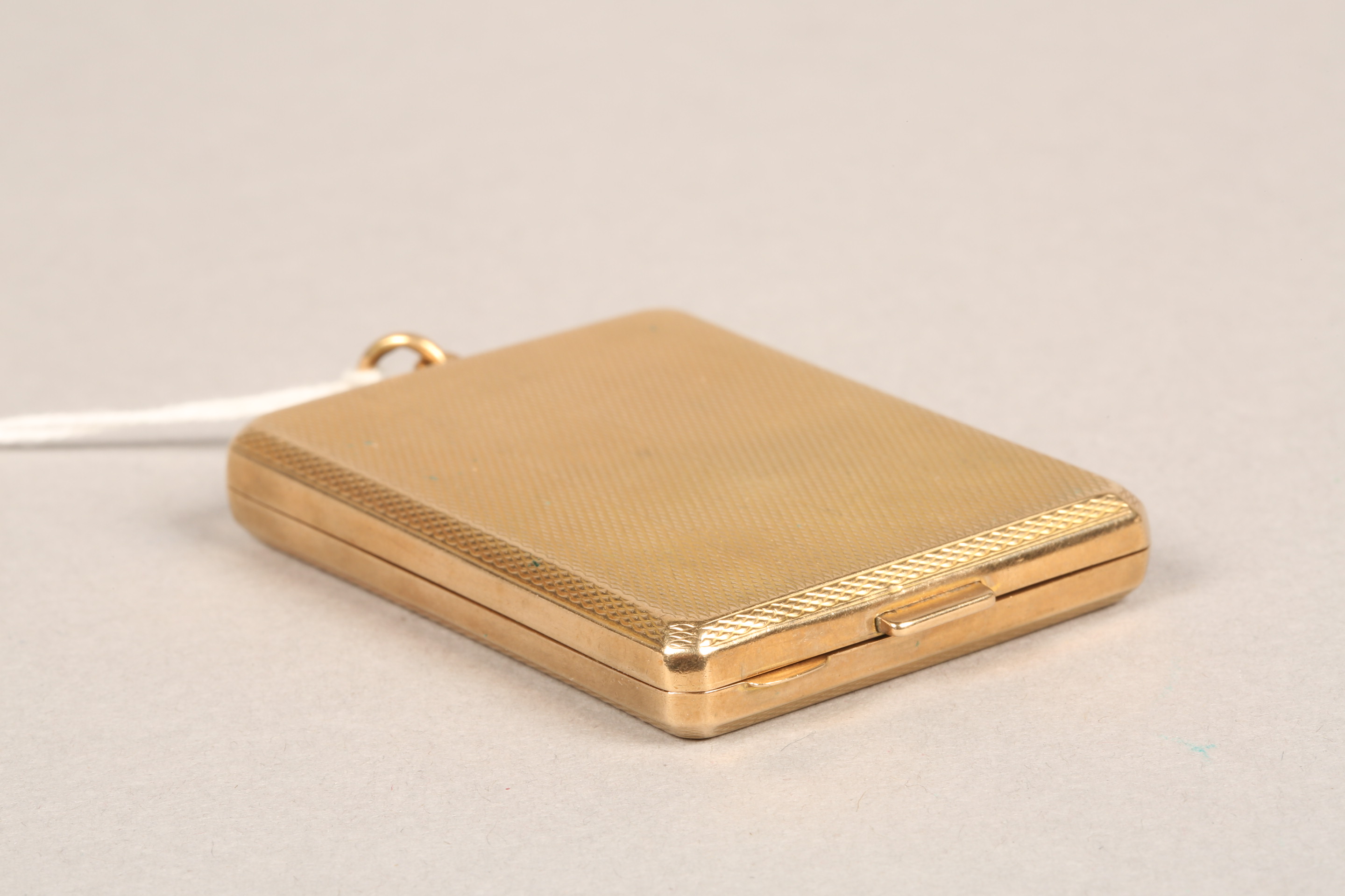 9 carat gold vesta case, rectangular shape with engine turned decoration and thumb ring attachment - Bild 4 aus 5