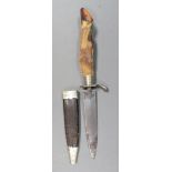 A SMALL HUNTING DAGGER, 19TH CENTURY