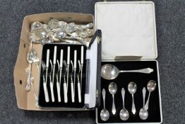 A tray of cased and un-cased cutlery