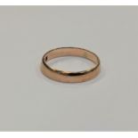 A 9ct gold band ring, size K, 1.5g.