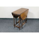 An Edwardian oak drop leaf gateleg table