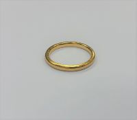 A 22ct gold band ring, size K, 2.9g.