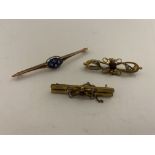 Three gold brooches, 7.9g.