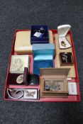 A tray of assorted costume jewellery : necklaces, brooches,