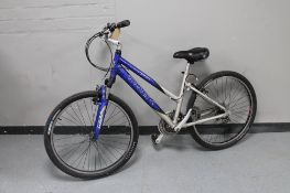 A Girl's Trek navigator 200 front suspension mountain bike