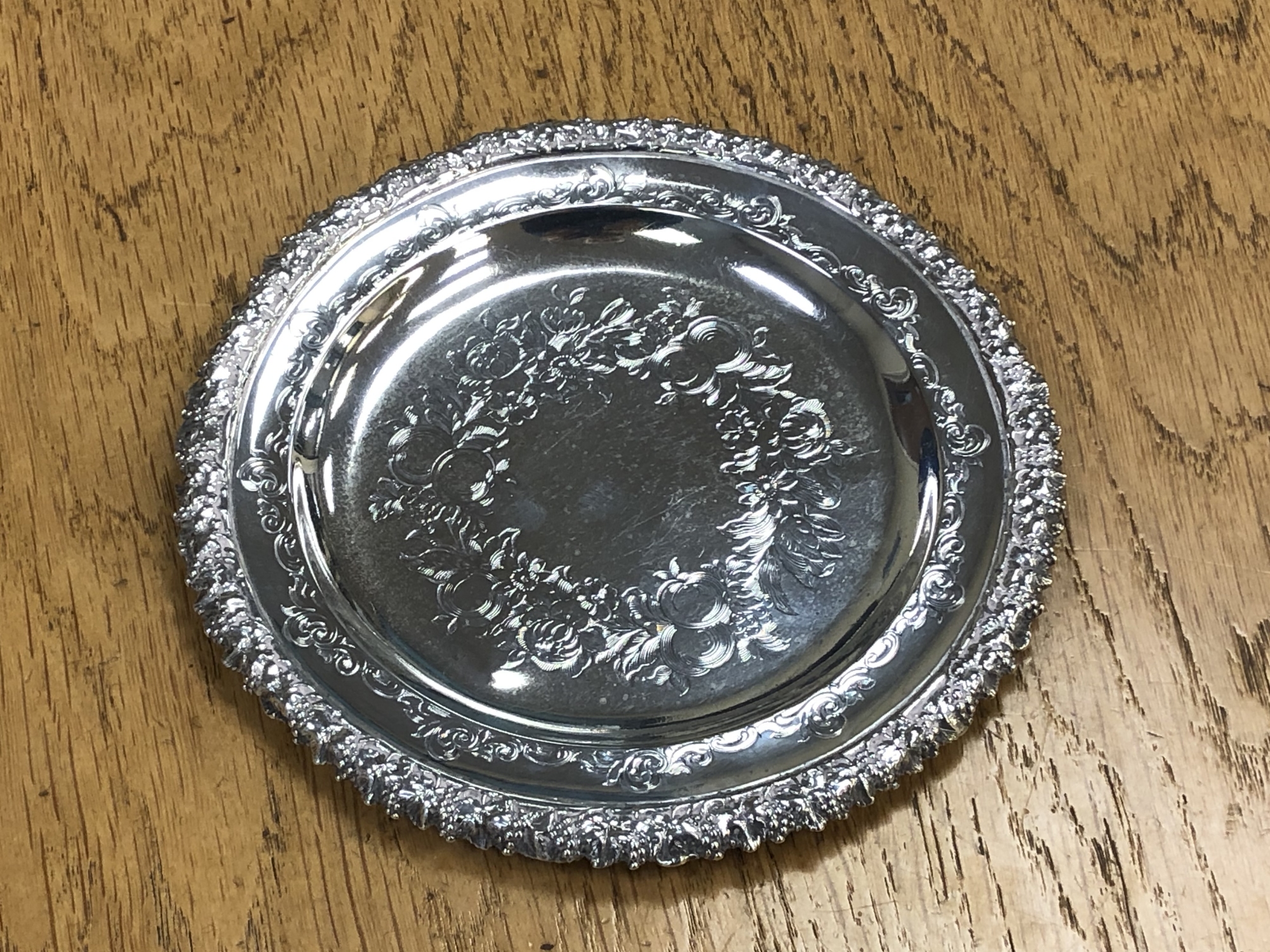 A Victorian silver card tray, diameter 17.5cm. CONDITION REPORT: 204g.