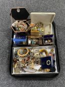 A tray containing a collection of assorted costume jewellery,