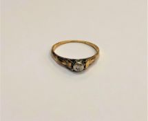 An antique 18ct gold diamond set solitaire ring, 1.7g.