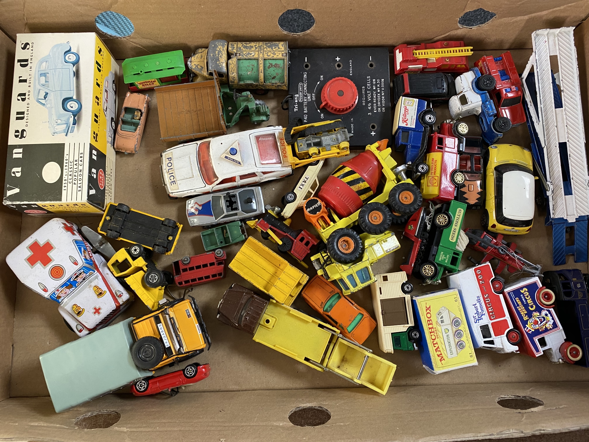A box of a quantity of mid 20th century and later die cast vehicles to include,