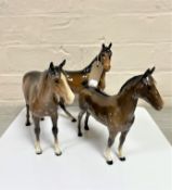 Three Beswick brown gloss horses (a/f)