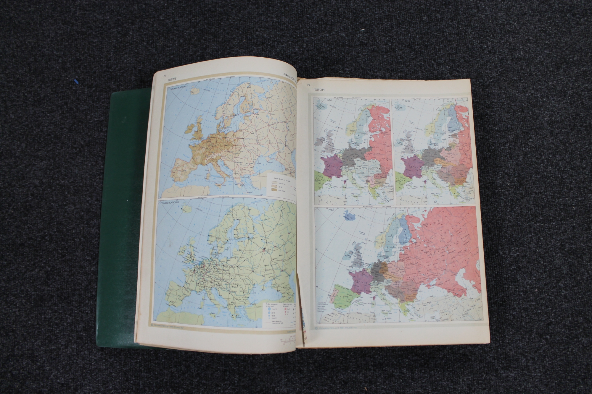 A mid 20th century Pergamon World Atlas - Image 2 of 2