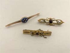 Three gold brooches, 7.9g.