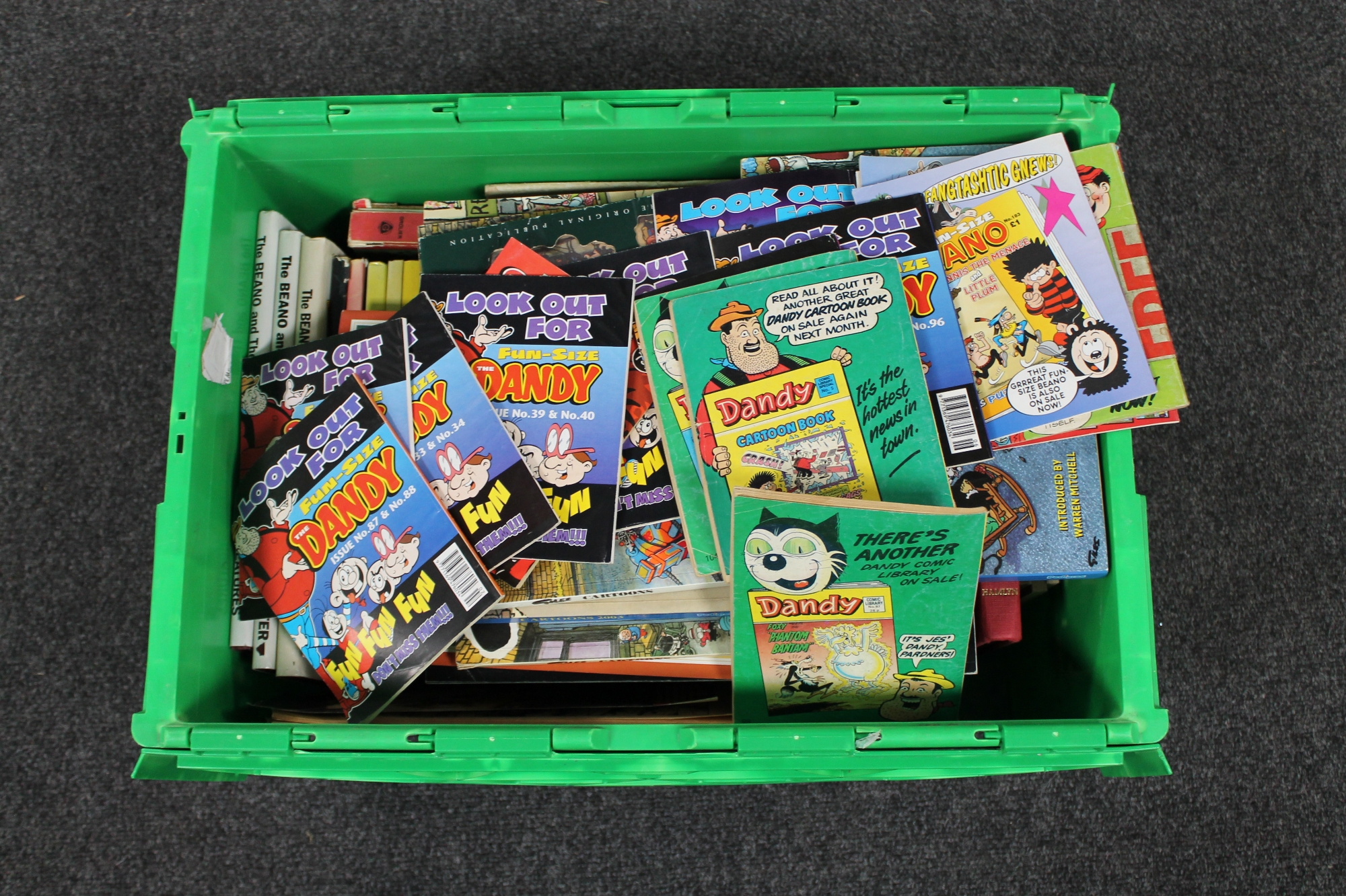 A crate of a large quantity of late 20th century Beano annuals, Beano and Dandy comics,