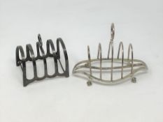 Two antique silver toast racks (2) CONDITION REPORT: 135g gross.