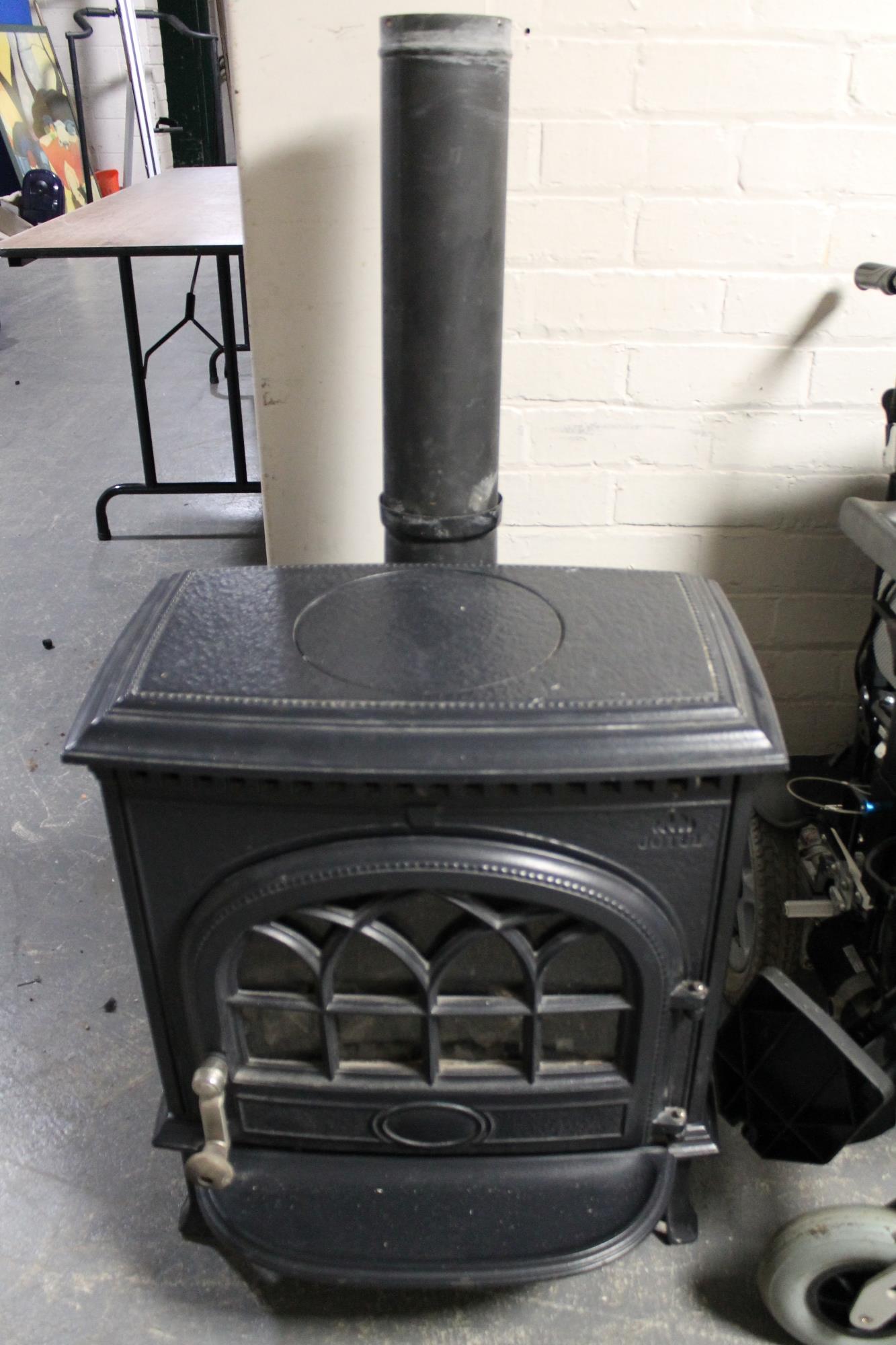 A Jotul gas fire in the form of a log burner P8552