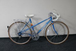 A lady's Peugeot road bike