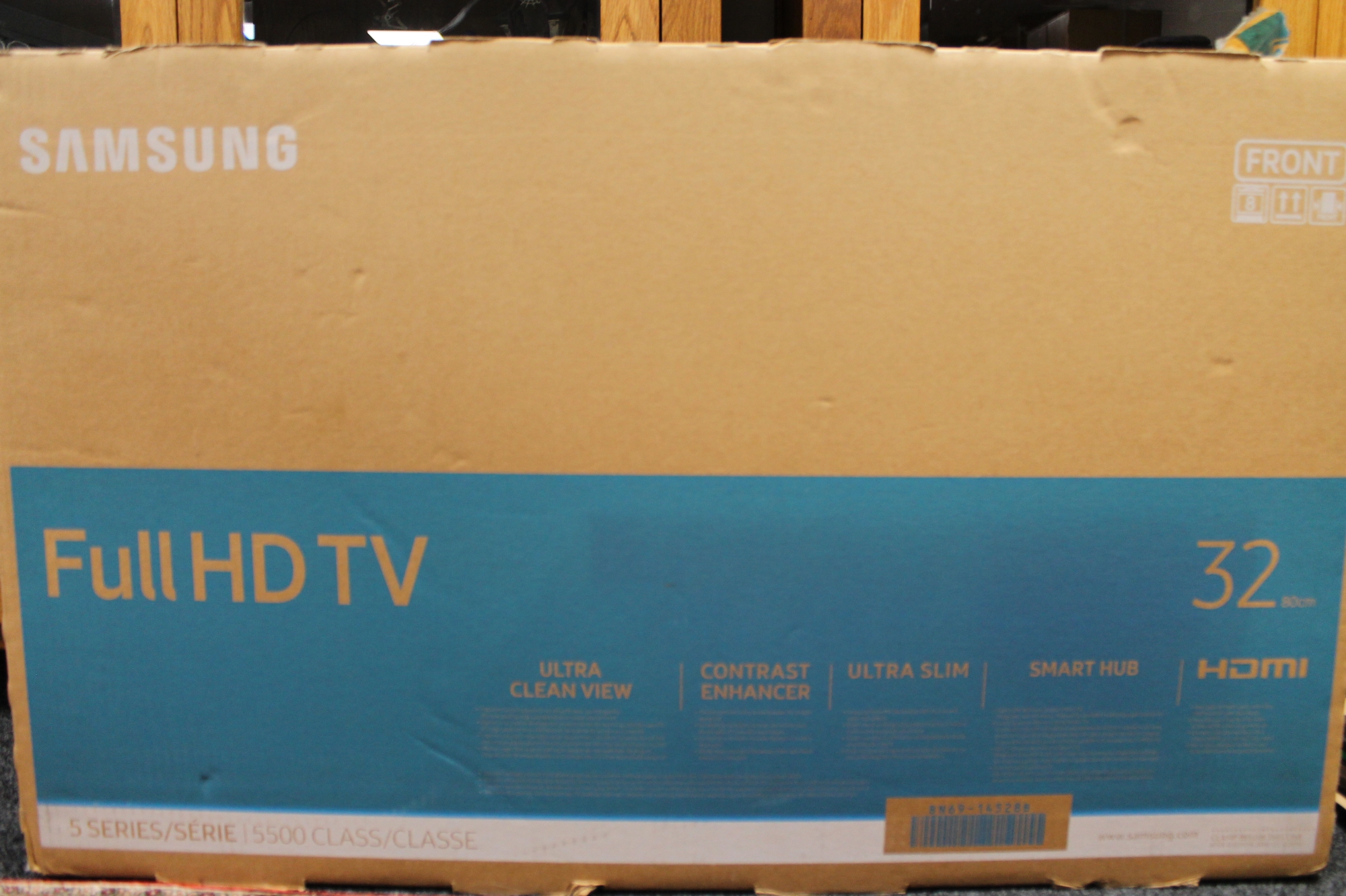 A boxed Samsung 5 series 32 inch TV model UE32K 5500AK with remote (as new)