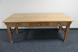 An Edwardian oak kitchen preparation table fitted three drawers 75 cm x 187 cm depth 91 cm