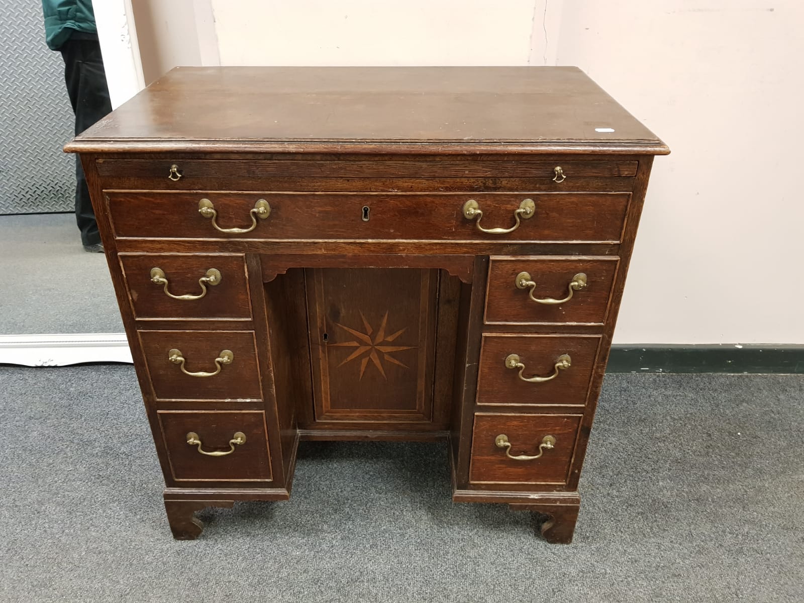A George III inlaid oak kneehole desk of neat proportions,