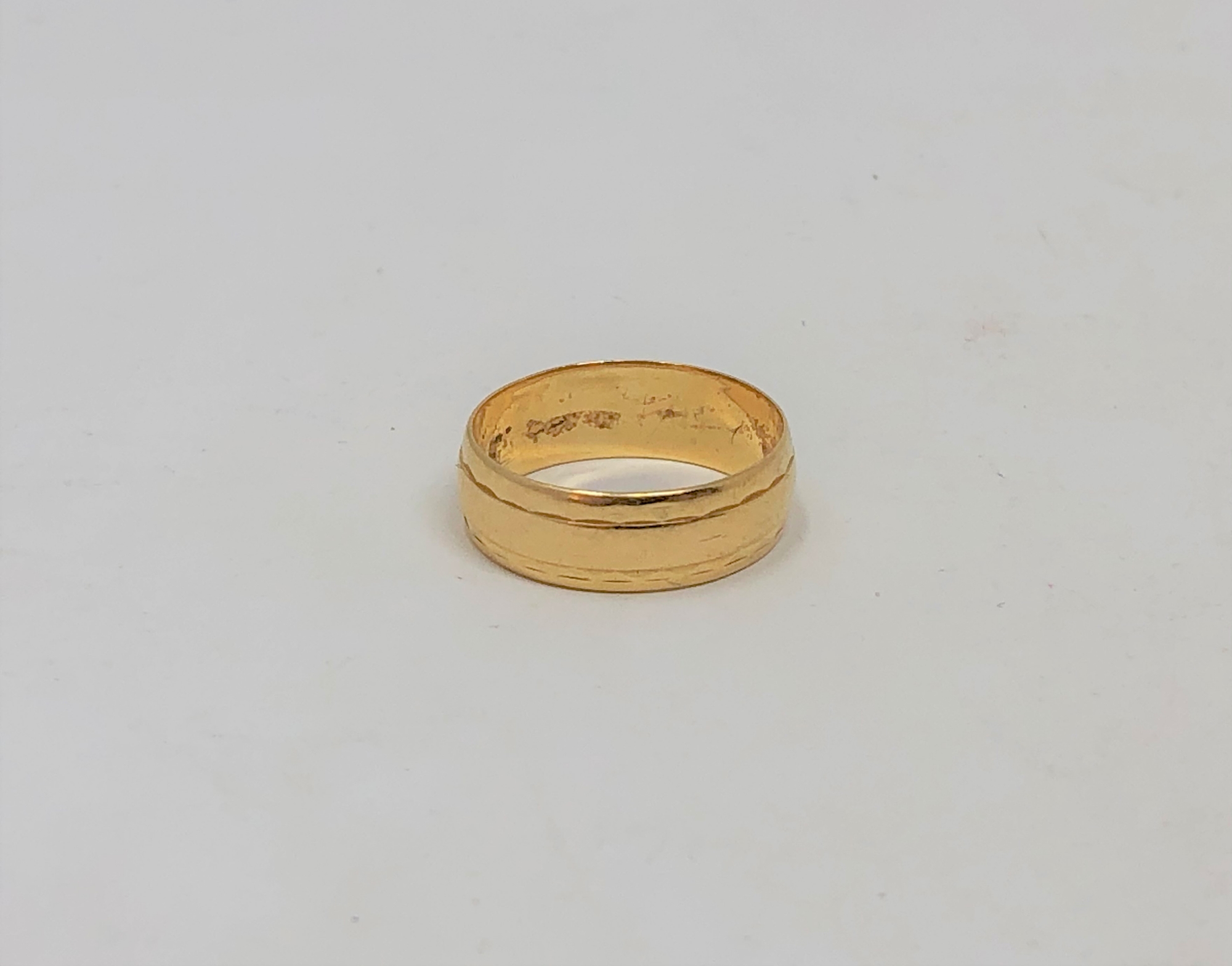 An 18ct gold band ring, size J CONDITION REPORT: 3.4g.