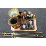 A tray of copper and brass, copper ewer, horse brasses,