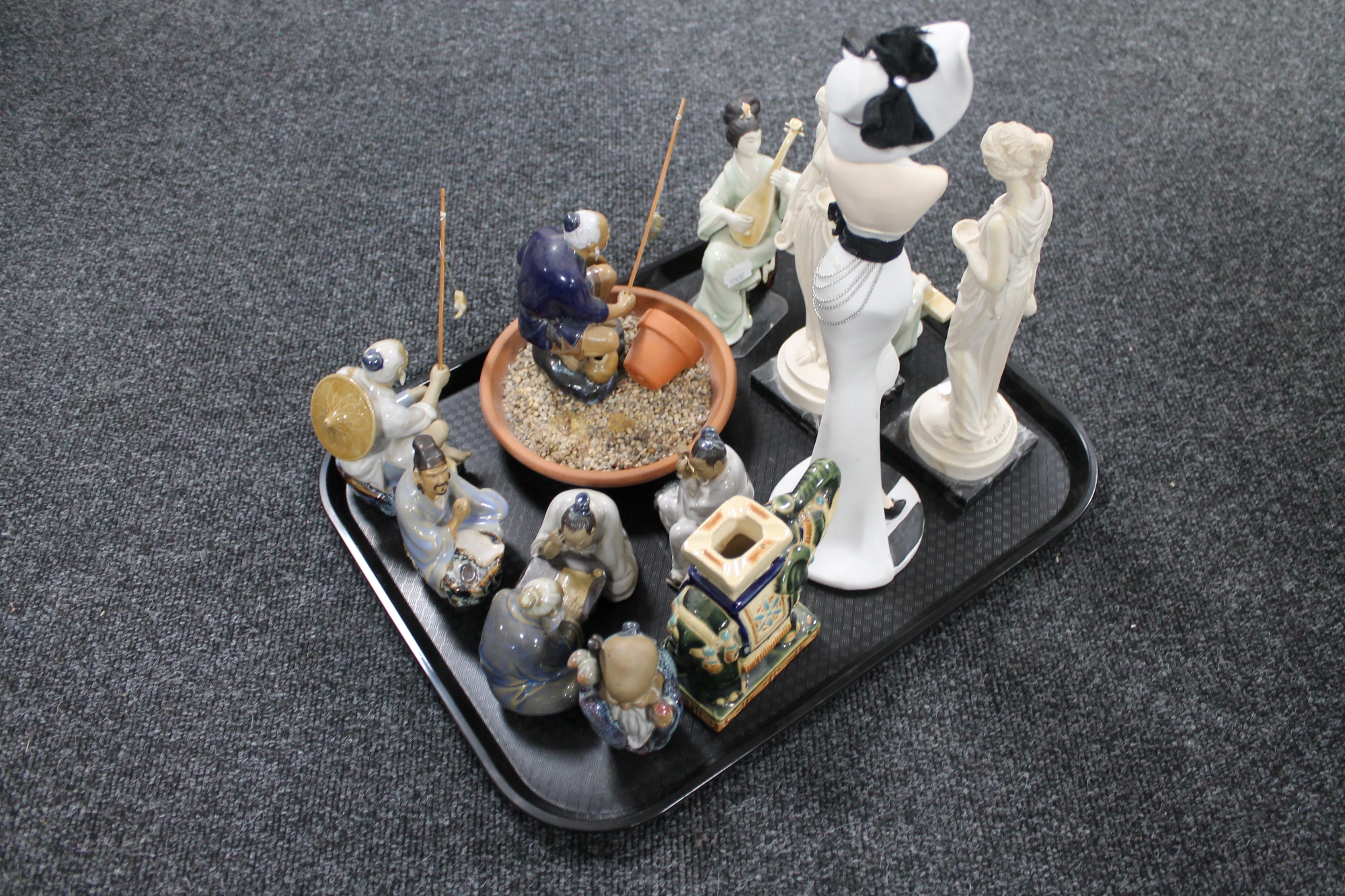 A tray of Chinese figures,