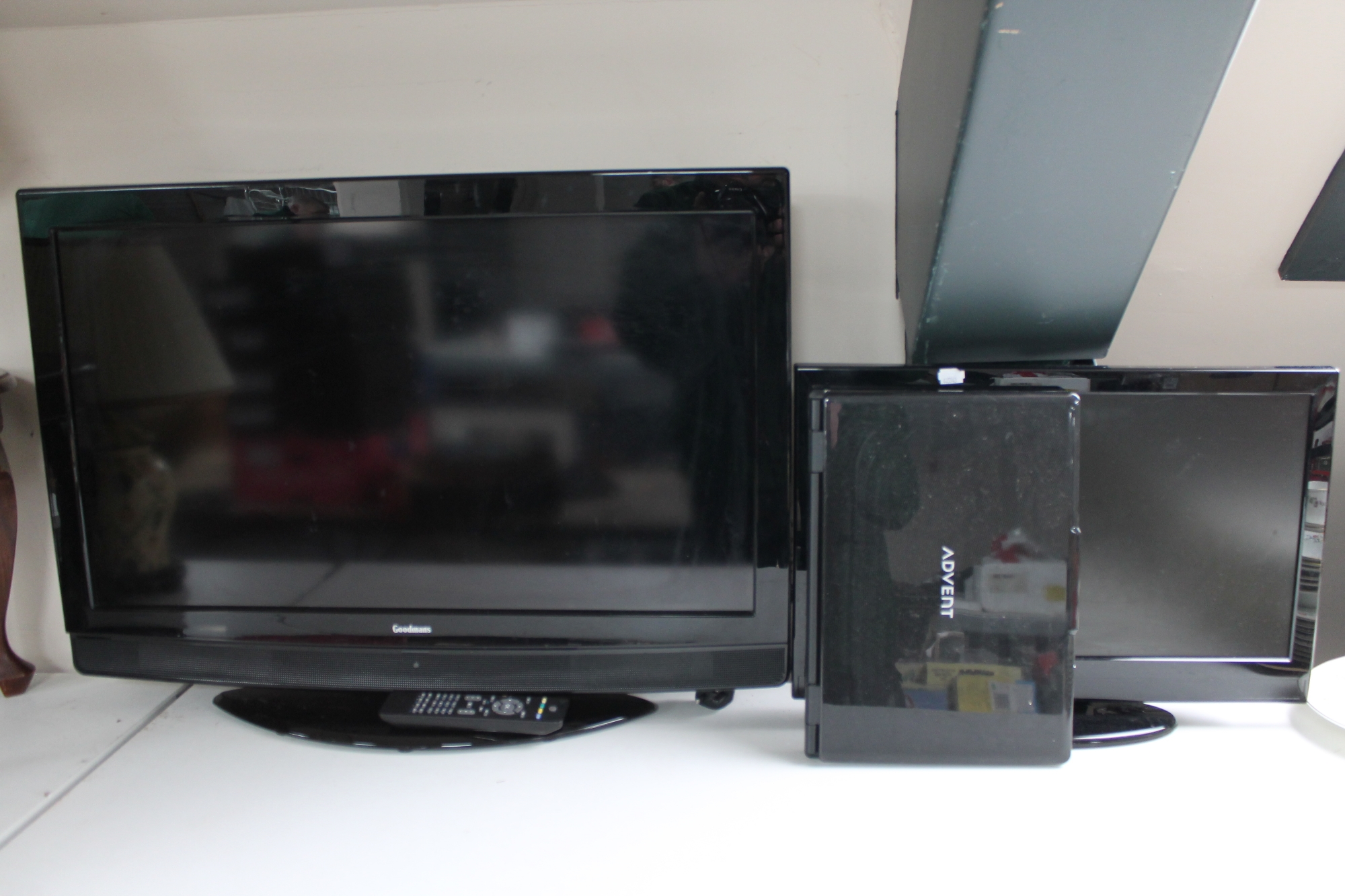 A Goodmans 32 inch LCD TV and a Linsar 22 inch LCD TV with remote plus a Advent lap top with