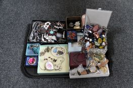 A tray of assorted costume jewellery,