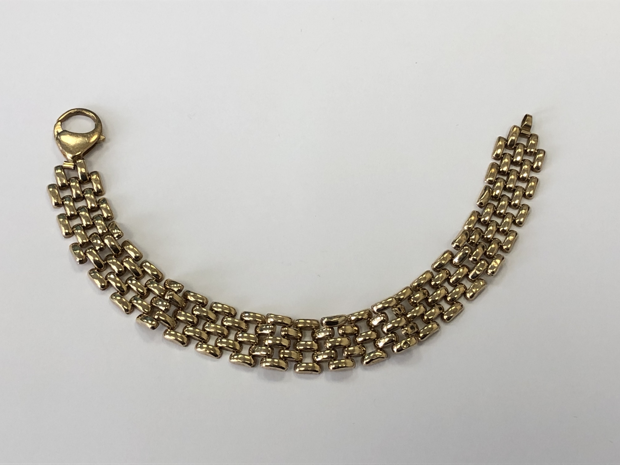 A 9ct gold bracelet, length 19.5cm, 11.3g.
