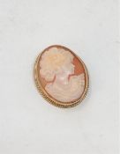 A 9ct gold cameo brooch depicting a lady