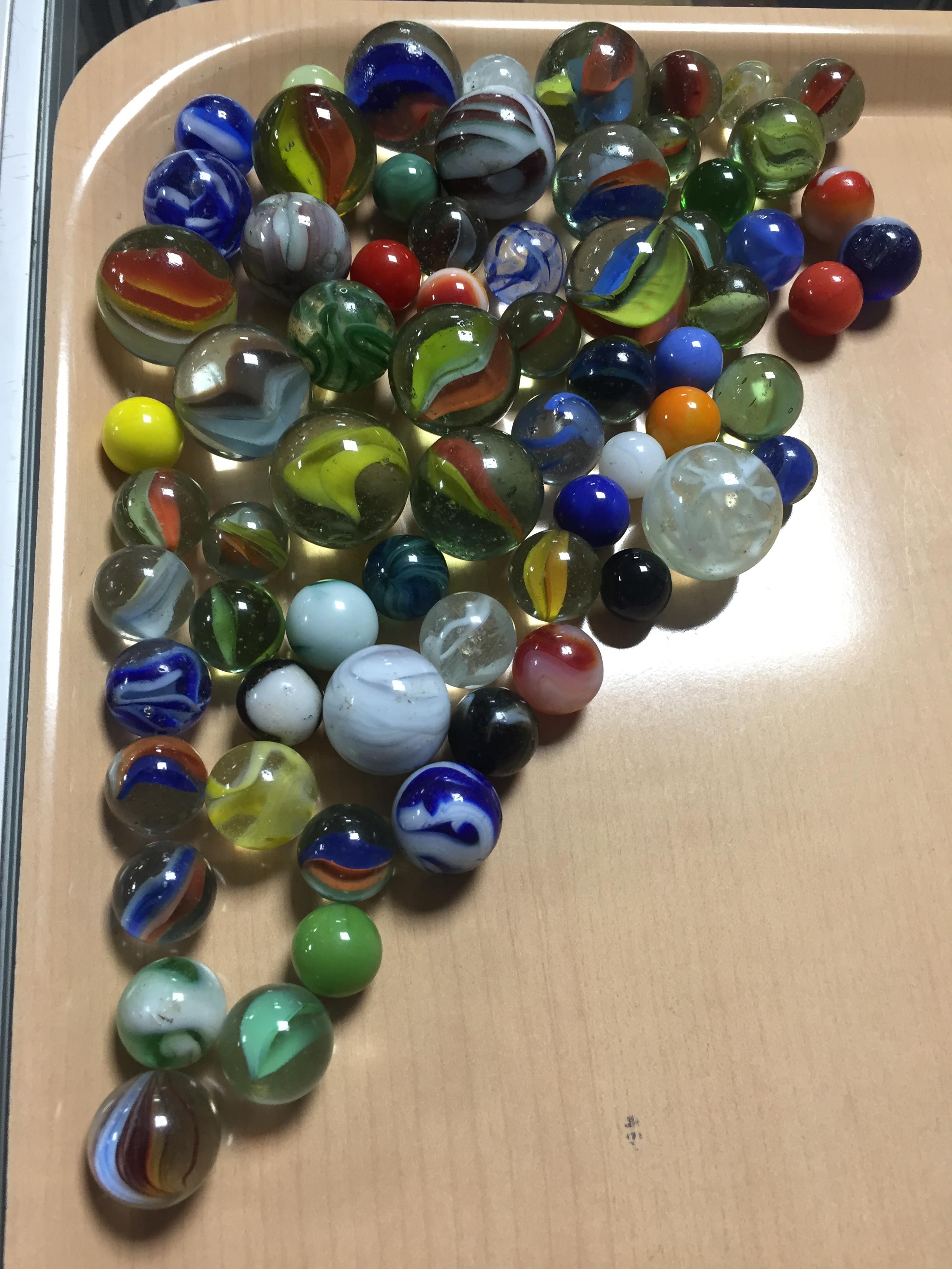 A tray of vintage marbles, tea cards, brass ware, field glasses, - Image 3 of 5