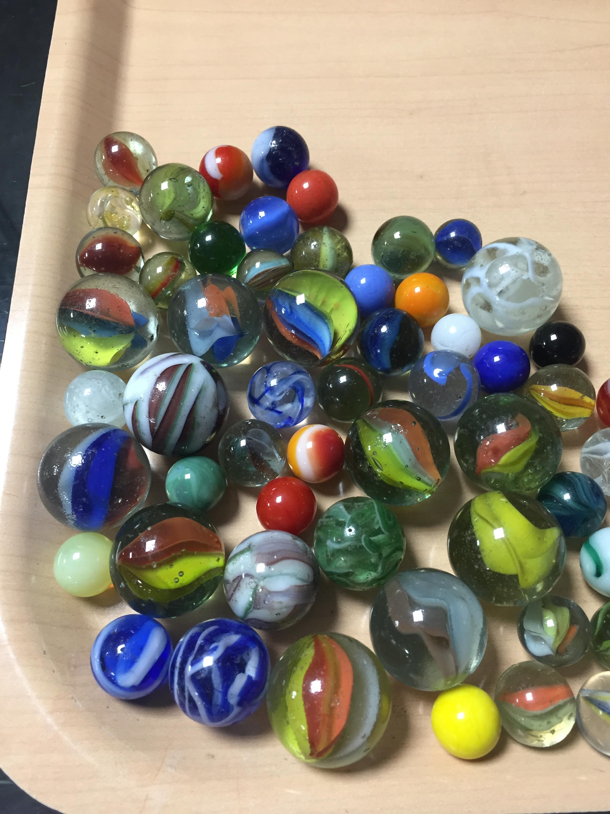 A tray of vintage marbles, tea cards, brass ware, field glasses, - Image 2 of 5